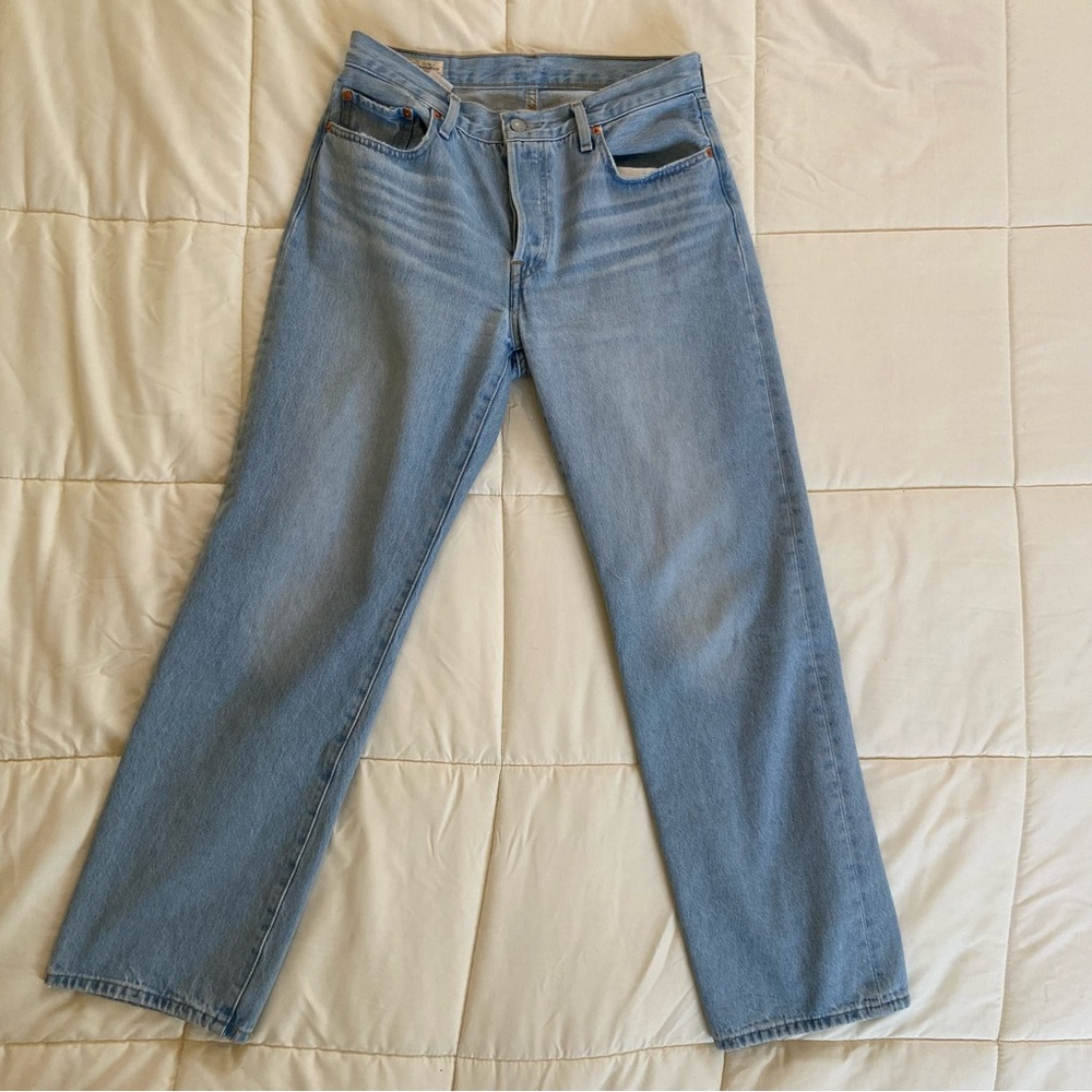Light Wash Levi’s 501 Straight Leg Jeans
